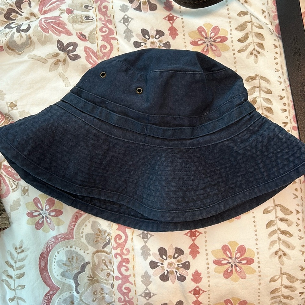 Navy bucket hat